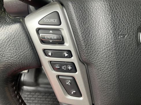 Used 2019 Nissan Titan SL w/ Midnight Edition image 33