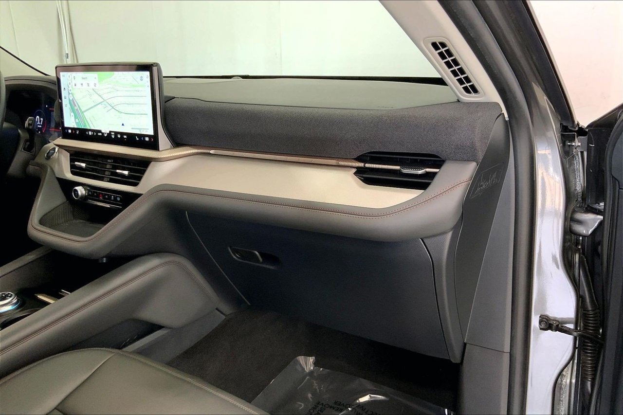 Certified 2025 Ford Explorer Active w/ Active Comfort Package RWD image 16