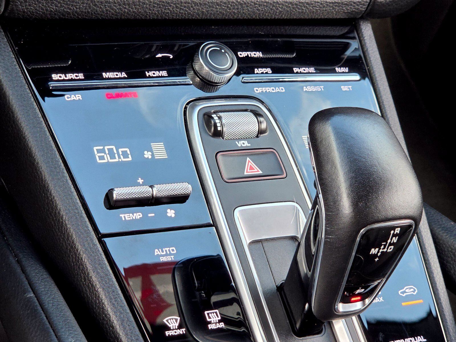 Used 2022 Porsche Cayenne AWD/4WD image 24