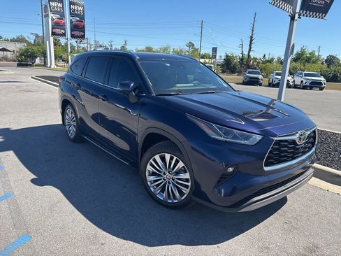 Used 2025 Toyota Highlander Platinum image 1