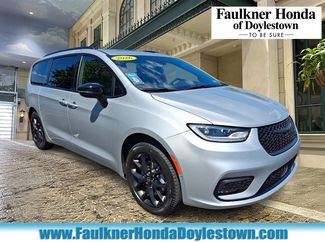 Used 2026 Chrysler Pacifica Limited w/ S Appearance Package AWD/4WD video 1