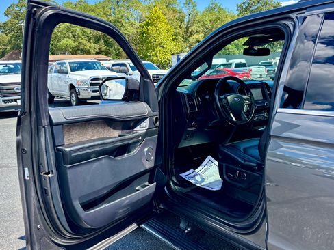 Used 2019 Ford Expedition Max Limited w/ Texas Edition Package image 16