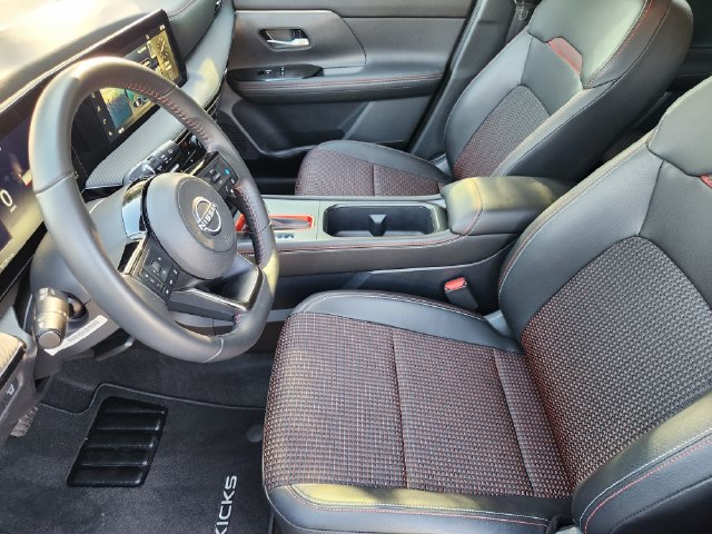 Used 2025 Nissan Kicks SR FWD image 12