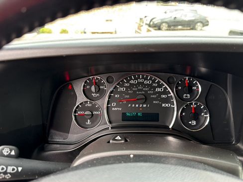 Used 2019 Chevrolet Express 3500 w/ Driver Convenience Package RWD image 14