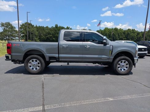 Used 2024 Ford F350 Lariat w/ Lariat Ultimate Package AWD/4WD image 3