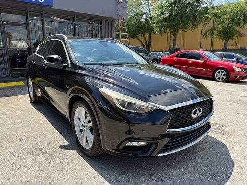 Used 2017 INFINITI QX30 Premium w/ Navigation Package image 6