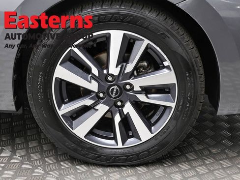 Used 2023 Nissan Versa SV image 31