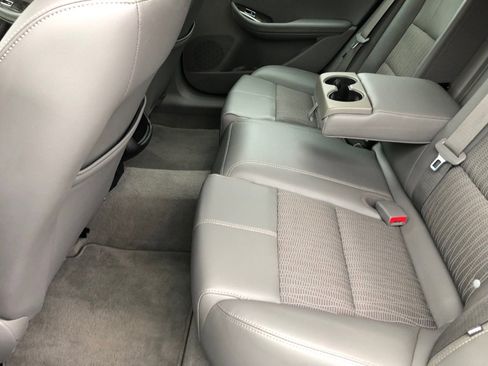 Used 2014 Chevrolet Impala LT w/ Convenience Package image 20