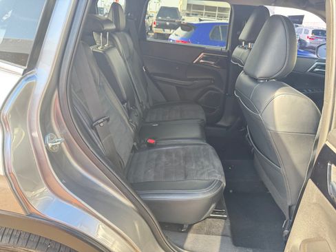 Used 2024 Mitsubishi Outlander SE FWD image 31