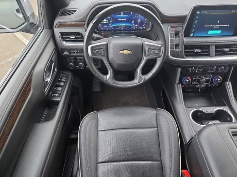 Used 2023 Chevrolet Suburban Premier image 13