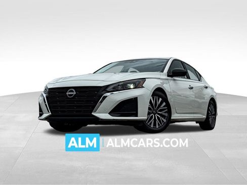Used 2025 Nissan Altima 2.5 SV FWD image 1