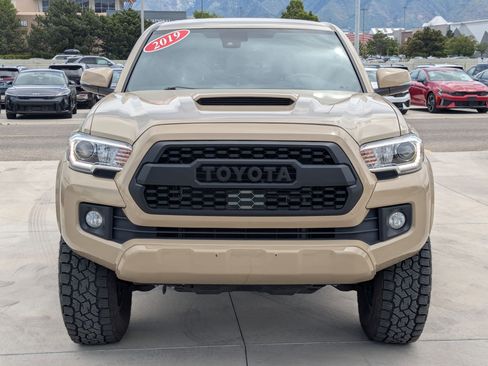 Used 2019 Toyota Tacoma TRD Sport AWD/4WD image 8