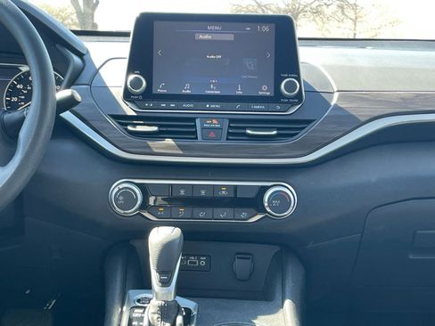 Used 2025 Nissan Altima 2.5 SV image 17