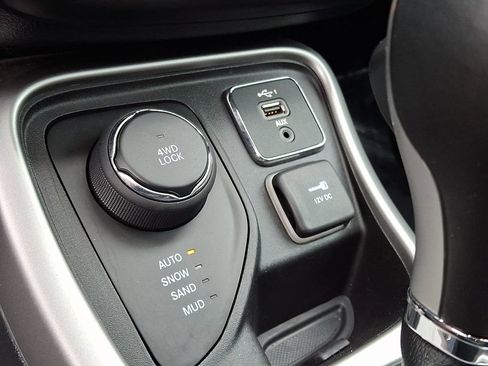 Used 2020 Jeep Compass Latitude w/ Popular Equipment Group AWD/4WD image 19
