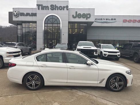 Used 2021 BMW 530e w/ Executive Package image 4
