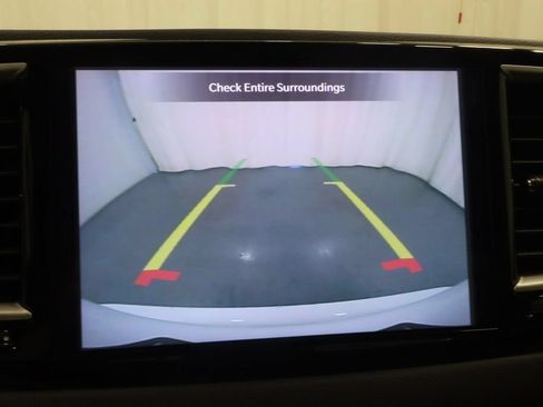 Certified 2025 Chrysler Pacifica Select FWD image 29