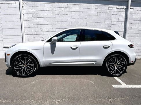 Used 2025 Porsche Macan AWD/4WD image 2
