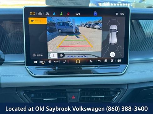 Used 2025 Volkswagen Tiguan SE AWD/4WD image 38