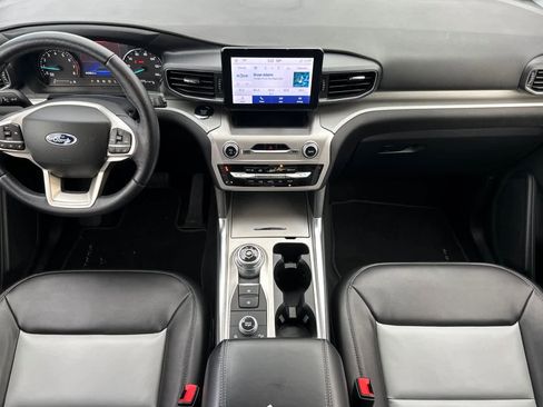 Certified 2022 Ford Explorer XLT w/ Equipment Group 202A image 3