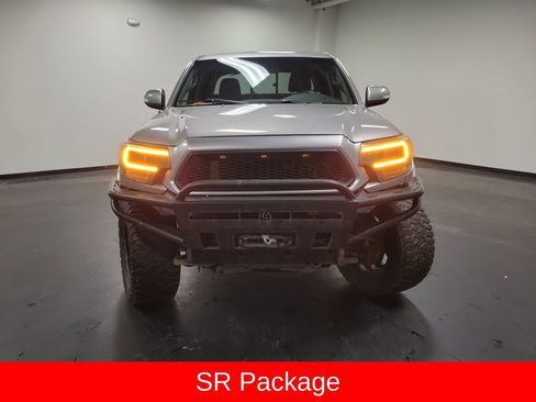 Used 2015 Toyota Tacoma 4x4 Double Cab image 2