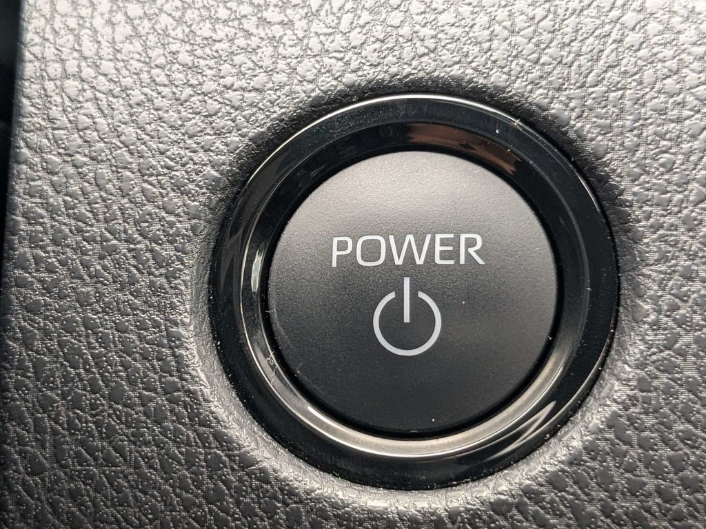 Used 2025 Toyota Camry SE FWD image 24