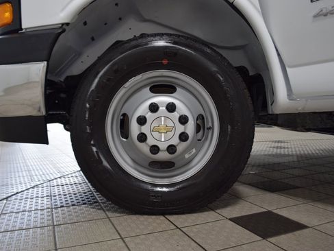 New 2025 Chevrolet Express 4500 w/ Power Convenience Package image 17