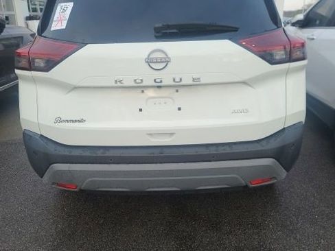 Used 2023 Nissan Rogue S image 3