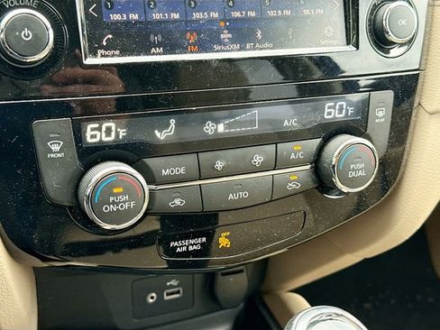 Used 2020 Nissan Rogue SV AWD/4WD image 17