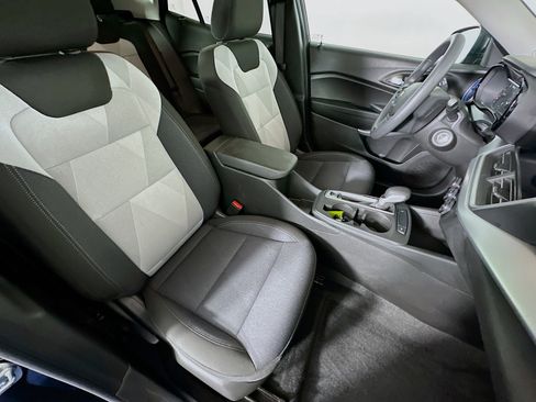 Used 2025 Chevrolet Trax LS image 29