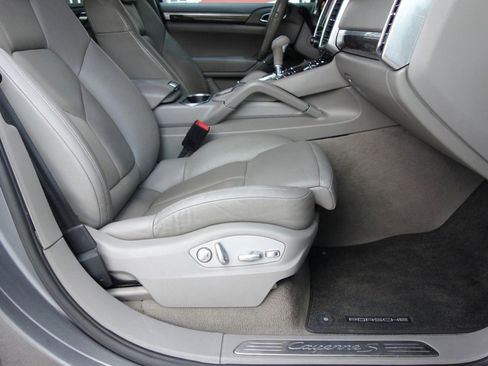 Used 2011 Porsche Cayenne S image 22