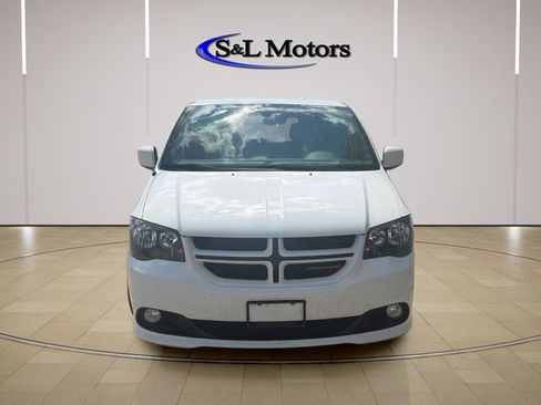 Used 2019 Dodge Grand Caravan GT FWD image 2