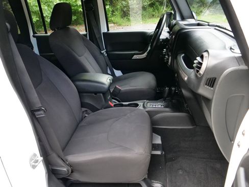 Used 2015 Jeep Wrangler Unlimited Sport image 34