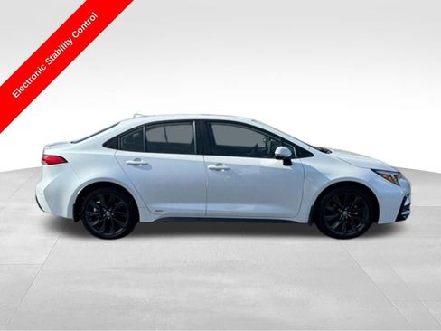 Certified 2025 Toyota Corolla SE w/ SE Premium Package image 8