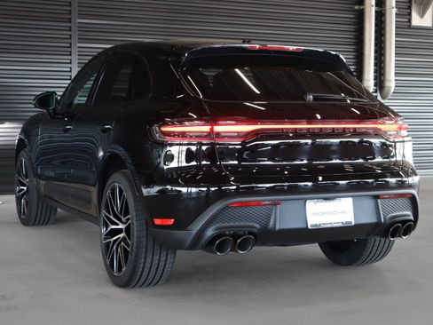 Certified 2025 Porsche Macan image 3