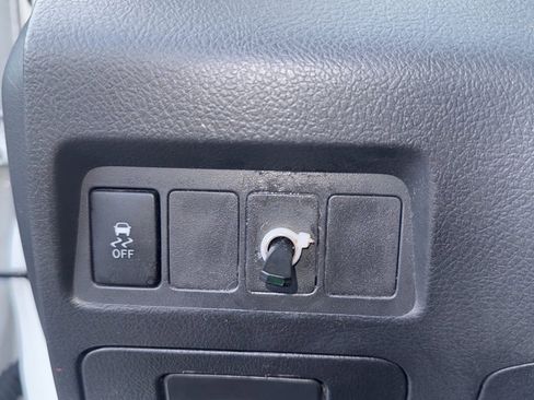 Used 2010 Pontiac Vibe w/ Preferred Package image 25