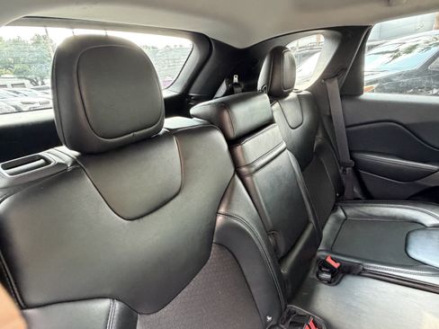 Used 2019 Jeep Cherokee Latitude Plus FWD image 40