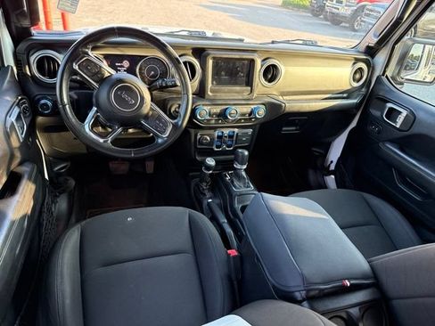 Used 2019 Jeep Wrangler Unlimited Sahara AWD/4WD image 7
