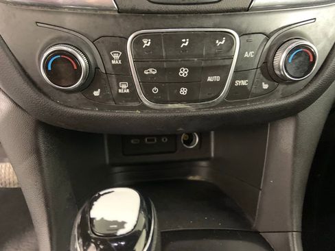 Used 2020 Chevrolet Equinox LT w/ Driver Convenience Package image 12