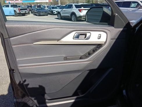 Used 2025 Ford Explorer Active image 11