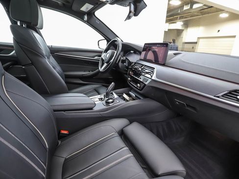 Used 2023 BMW M550i xDrive w/ Executive Package image 30