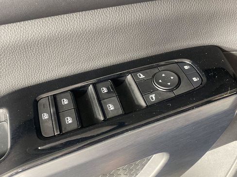 Used 2023 Nissan Pathfinder SL AWD/4WD image 14