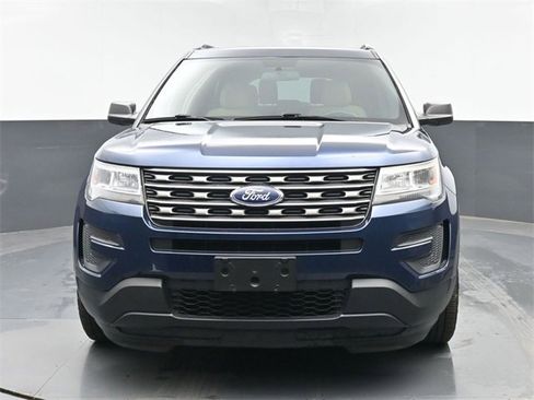 Used 2017 Ford Explorer Base image 3