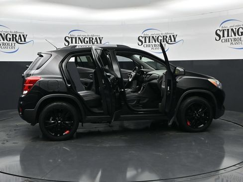 Used 2019 Chevrolet Trax LT w/ Sun & Sound Package AWD/4WD image 36