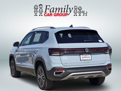 New 2026 Volkswagen Taos SE FWD image 3