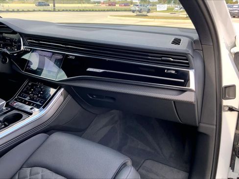 Used 2025 Audi SQ7 Premium Plus w/ Executive Package image 16
