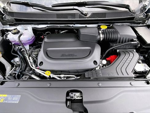 New 2025 Chrysler Voyager LX image 9