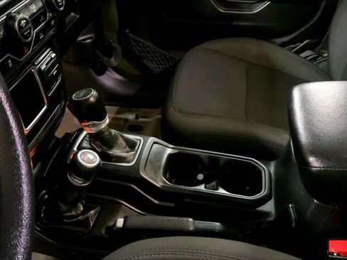 Used 2022 Jeep Gladiator Sport image 17