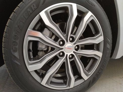 Used 2018 GMC Terrain Denali w/ Advanced Safety Package image 31