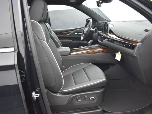 Used 2024 Cadillac Escalade Premium Luxury image 13