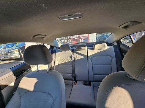 Used 2017 Hyundai Elantra SE FWD image 20